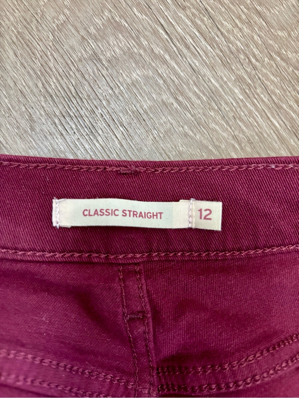 Levi's Classic Straight Jeans in Burgundy - Picture 3 of 5